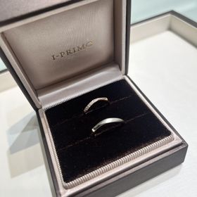 【アイプリモ(I-PRIMO)の口コミ】 指輪のデザイン、ダイヤの数に惹かれて購入しました。細いリングにウェー…