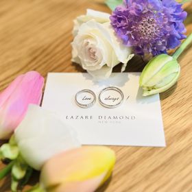 【ラザール ダイヤモンド(LAZARE DIAMOND)の口コミ】 9つのダイヤが埋め込まれており、存在感あり、どこから見ても美しいです。…