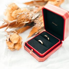 【カルティエ(Cartier)の口コミ】 愛を封じ込める証としてビスモチーフが施されたデザインとあり、その思い…