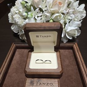 【TANZO.(鍛造指輪)の口コミ】 シンプル且つ、エレガントなデザイン。
男は、仕事でも付けれるようにとこ…