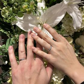 【TANZO.(鍛造指輪)の口コミ】 ダイヤモンドとスターダスト加工が入っていて可愛いです。細かい号数や、…