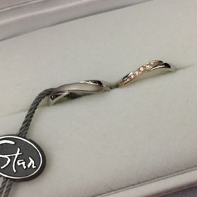 【STAR JEWELRY(スタージュエリー)の口コミ】 ふたつを合わせるとデザイン部分がハートになる、意味のこもったものだっ…