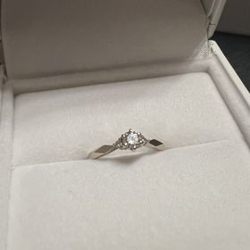 【JKPLANET(JKプラネット)の口コミ】 リングが角ばったデザインが珍しくダイヤモンドが映えるところに一目惚れ…