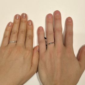 【ラザール ダイヤモンド(LAZARE DIAMOND)の口コミ】 斜めにメレダイヤが入るデザインを探しており、こちらを店員さんに勧めて…