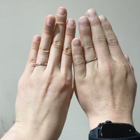 【出雲結(いずもゆい)の口コミ】 毎日つけやすい細さで、仕事中でもつけられる指輪
男女でデザインの差がな…