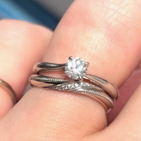 【銀座ダイヤモンドシライシの口コミ】 シンプルなデザインで探していたところ、オススメしていただきました。よ…