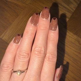 【ラザール ダイヤモンド(LAZARE DIAMOND)の口コミ】 ダイヤのカットが綺麗に見えるデザインにしました。シンプルなデザインで…