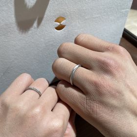 【AMATSU(アマツ)の口コミ】 シンプルでどんな時でもつけやすいデザインなところです。
また、表面加工…