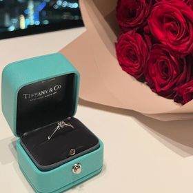 【ティファニー(Tiffany & Co.)の口コミ】 3つの石が並んでいる結婚指輪と、大きめのダイヤのついている婚約指輪にし…