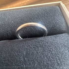 【出雲結(いずもゆい)の口コミ】 指輪のデザインがシンプルで誰にでも似合う感じで付けやすかったです。一…