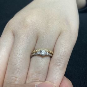 【GALA JEWELRY(ガラジュエリー)の口コミ】 ダイヤモンドの品質に対して、価格が求めやすかったです。デザインもシン…