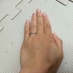 【canal4℃(カナルヨンドシー)の口コミ】 指を長く見せるようなデザインで、ダイヤモンドの石がはいってるデザイン…