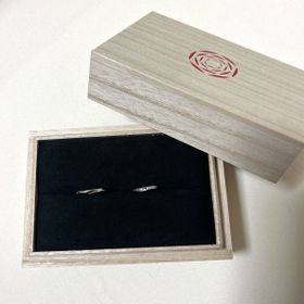 【出雲結(いずもゆい)の口コミ】 ダイヤの形が四角い指輪であったり、ワンポイントのダイヤに少しデザイン…