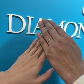 【銀座ダイヤモンドシライシの口コミ】 複数デザインを比較する中で、自分たちの手の形に合わせてお店の人が提案…