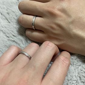 【4℃ BRIDAL(ヨンドシーブライダル)の口コミ】 シンプルでどの服装にも合う指輪。お互い、ストーンなどの入っていないシ…