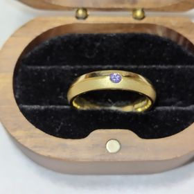 【Toi-lueur(トワル)】の口コミ ルブケは、シンプルなリングに横一直線のラインが入ってる飽きのこないデザ...