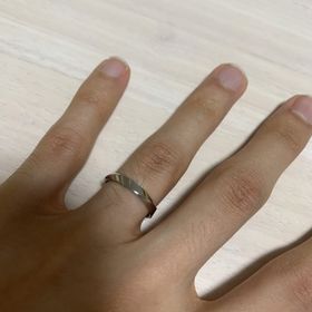 【ラザール ダイヤモンド(LAZARE DIAMOND)の口コミ】 シンプルなデザインで自分の中での理想に1番近いと感じました。またねじれ…