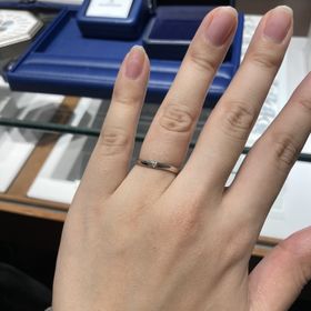 【銀座ダイヤモンドシライシの口コミ】 シンプルなデザインで、着け心地がいいところです。シンプルなデザインで…