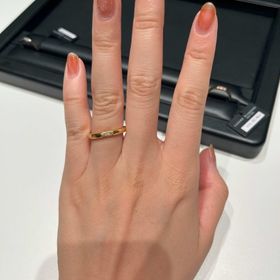 【ラザール ダイヤモンド(LAZARE DIAMOND)の口コミ】 ストレートデザインかつダイヤ付きで、ゴールドのものを探していました。
…
