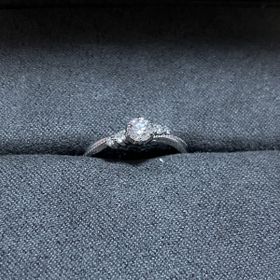 【BOASORTE(ボアソルテ)の口コミ】 ミル打ちのデザインが珍しく、全体的にかわいい印象で即決で決めました。…