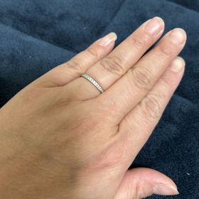 【ティファニー(Tiffany & Co.)の口コミ】 小さなダイヤが17粒並んでいて大変可愛いです。日常生活で引っかかること…