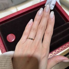 【カルティエ(Cartier)の口コミ】 プラチナ、ストレートだけど動きのあるデザイン(捻りや面取り加工など)で…