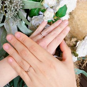 【VANillA × Something Blue(ヴァニラ × サムシングフブルー)】の口コミ 大きな花びらを重ね合わせたようなデザインで、アシンメトリーで華やかな印...