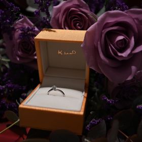 【ケイウノ ブライダル(K.UNO BRIDAL)の口コミ】 よくあるタイプのストレートの指輪ではなく、少しウェーブがかった指輪を…