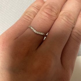 【ティファニー(Tiffany & Co.)の口コミ】 デザインはシンプルだけど、カーブがかったデザインで指が細く長く見える…