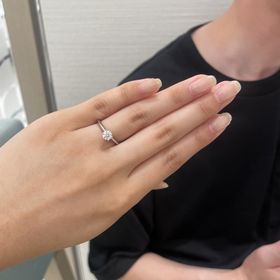 【ティファニー(Tiffany & Co.)の口コミ】 シンプルなデザインの婚約指輪を探していました。やはりティファニーの指…