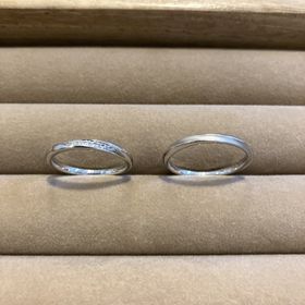 【銀座ダイヤモンドシライシの口コミ】 普段使いができるよう、プラチナにしました。
シンプルでありながら、繊細…