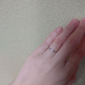 【BOASORTE(ボアソルテ)の口コミ】 シンプルで長く使えるデザインを探していたので、この指輪に決めました。
…