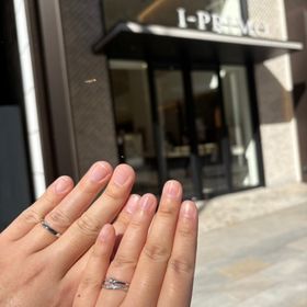 【アイプリモ(I-PRIMO)の口コミ】 女性側はダイヤモンドが沢山散りばめられていてデザインが可愛くどの角度…