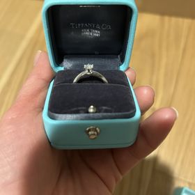 【ティファニー(Tiffany & Co.)の口コミ】 指輪のデザインは飽きのこないシンプルなデザインです。色んなデザインが…