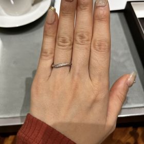 【銀座ダイヤモンドシライシの口コミ】 デザインはストレートの指輪より、ウェーブタイプの指輪が似合うと思った…