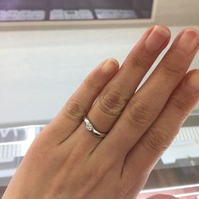 【俄(にわか)の口コミ】 デザインがとても素敵で、着け心地もとても滑らかで指にフィットします。…