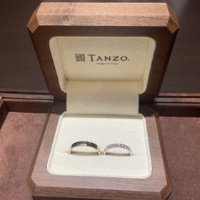 【TANZO.(鍛造指輪)の口コミ】 デザインが自分で決めれたのが良かったです。
ダイヤがついているのもがよ…
