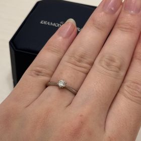 【銀座ダイヤモンドシライシの口コミ】 王道かつシンプルなデザインを希望していて、まさに想像通りのリングに出…
