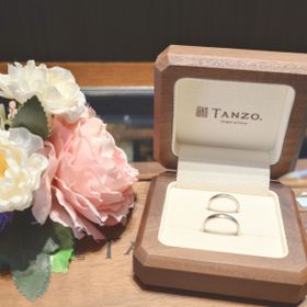 【TANZO.(鍛造指輪)の口コミ】 ペアだけどちょっと違う2人が好みなデザインにしました。
色々なパターン…