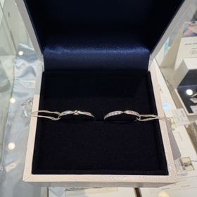 【HOSHI no SUNA 星の砂(ほしのすな)】の口コミ 1本だけつけた時でも華やかさがありながら、派手すぎないデザインがとても...