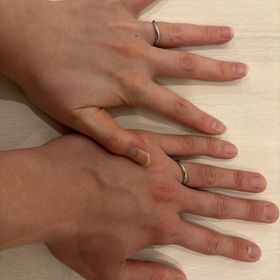 【4℃ BRIDAL(ヨンドシーブライダル)の口コミ】 水の流れを表現したウェーブのデザインに惹かれて選びました。またシルバ…