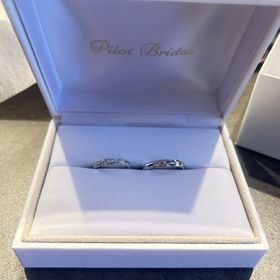 【PILOT BRIDAL(パイロットブライダル)】の口コミ 形やデザインが綺麗なのはもちろんですが、とても指にフィットしていて付け...