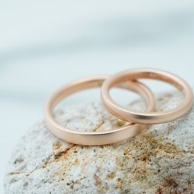 【THREE TREES(スリーツリーズ)の口コミ】 デザイン、色、内側の刻印など自分たちで1から決められることが魅力です。…