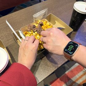 【ROYAL ASSCHER(ロイヤル・アッシャー)の口コミ】 スタイリッシュな側面と丸みを帯びた柔らかい側面とが両方楽しめるデザイ…