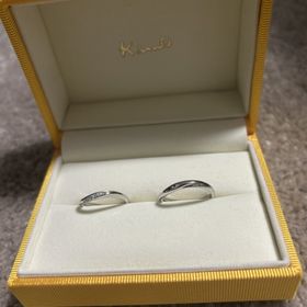 【ケイウノ ブライダル(K.UNO BRIDAL)の口コミ】 シンプルで飽きが来なく、何歳になってもいつまでも付けていられるような…