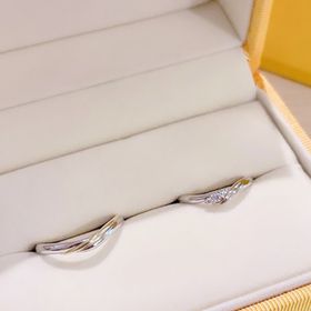 【ケイウノ ブライダル(K.UNO BRIDAL)の口コミ】 婚約指輪はいらないので、その代わりに結婚指輪のダイヤの主張を強くした…