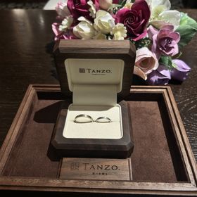 【TANZO.(鍛造指輪)の口コミ】 シンプルだけどクラッチ加工がされていて個性も感じられる指輪にしていた…