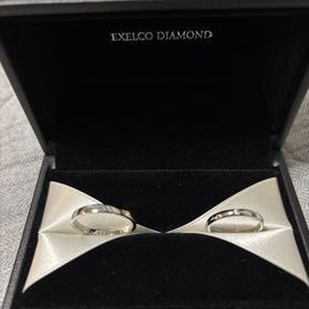 【エクセルコダイヤモンド(EXELCO DIAMOND)の口コミ】 指輪はシンプルなものを探していました。ただ、色々見ているうちにダイヤ…