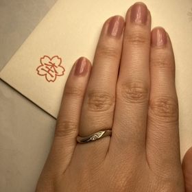 【杢目金屋(もくめがねや)の口コミ】 複数の金属を重ねて叩いて伸ばして…杢目のような模様が浮き出てい…