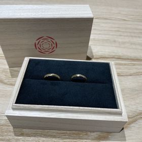 【出雲結(いずもゆい)の口コミ】 指輪選びに悩んでいた際に、インスタで広告を見つけ、
来店してみると
指…